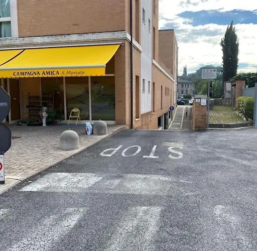 In With Private Parking * Siena