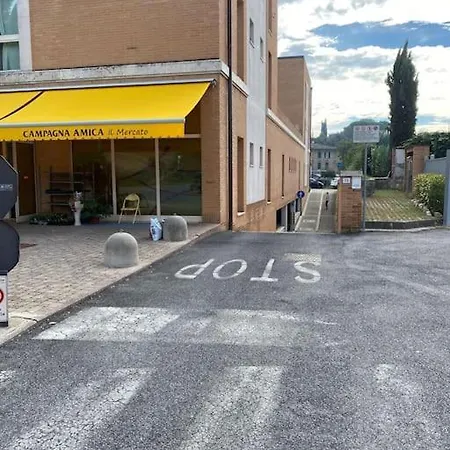 In With Private Parking * Siena