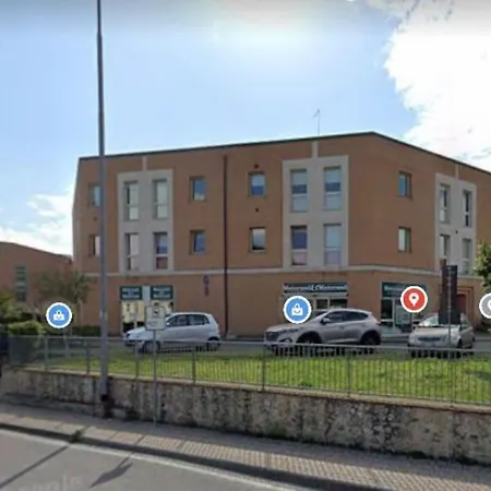 In With Private Parking شقة