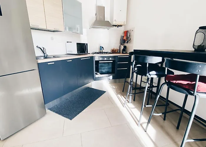 In With Private Parking * סיינה