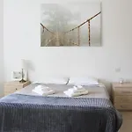 In With Private Parking Apartment *